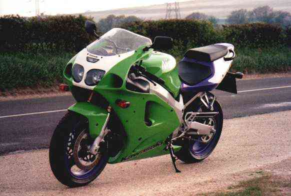 kawasaki_zxr2.jpg